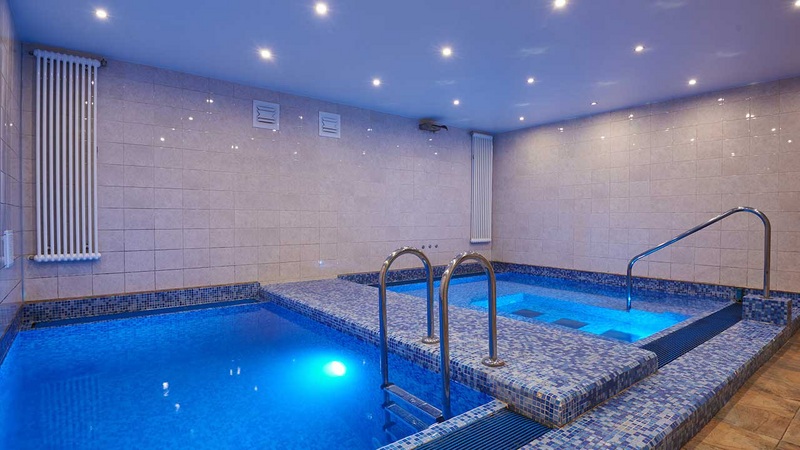 Большая Русская Баня на берегу озера