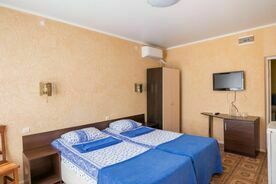 Домик 2-местный каменный, Курорт Санвиль Золотой пляж, Береговое