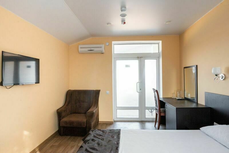 Домик 2-местный каменный (с верандой)