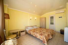 Домик 2-местный каменный с видом на море, Курорт Санвиль Золотой пляж, Береговое