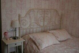 Двухместные номера с одной большой кроватью, Гостевой дом Тригорская, 1, Пушкинские Горы