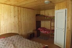 4-местный номер Стандарт в трехэтажном корпусе, База отдыха Мария, поселок Зарубино