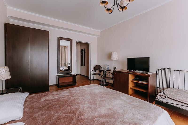 Полулюкс 2-местный 1-комнатный (с балконом)