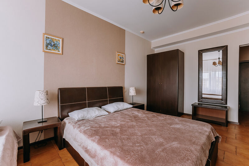 Полулюкс 2-местный 1-комнатный (с балконом)