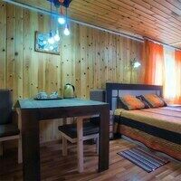 Номера с дополнительным диваном «И те и Йети», Гостевой дом Байкал Йети, поселок Утулик