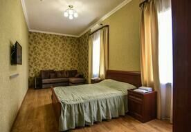 Семейный 6- местный полулюкс, Гостевой дом Николь, Южная Озереевка