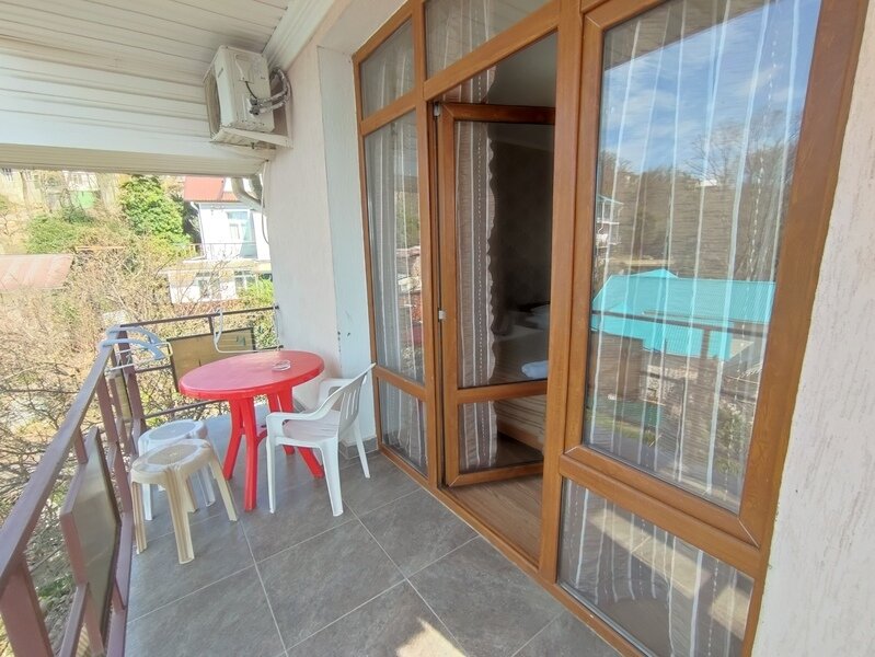 Комфорт 3-местный (с балконом, вид на море)