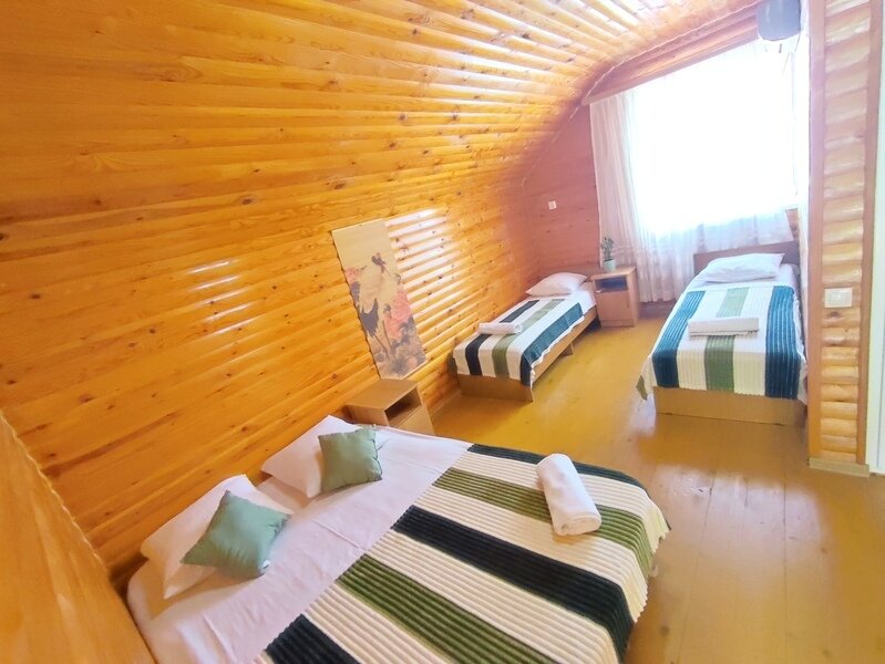 Семейный 4-местный (с мини-кухней, в бунгало)