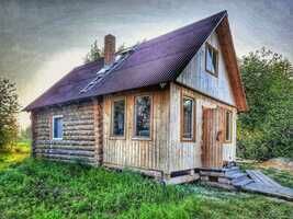 Брусовой дом с большими окнами, База отдыха и рыбалки Дом Охотника и Рыбака, Парабель