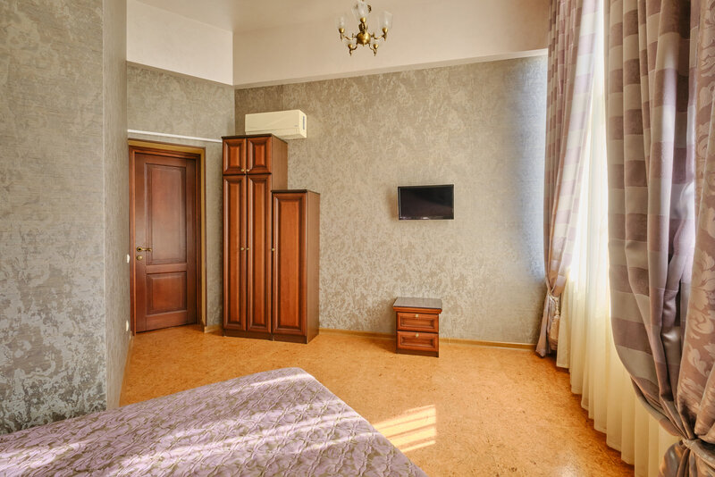 Люкс 4-местный 2-комнатный (без балкона)