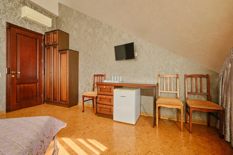 Люкс 4-местный 2-комнатный (без балкона)