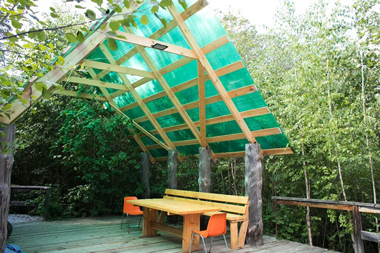 Беседка в лесу