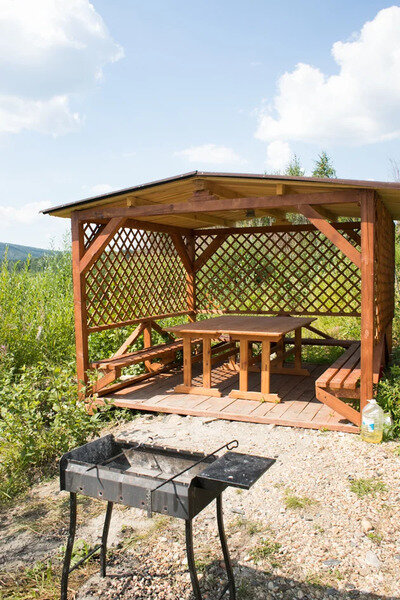 Беседка у озера