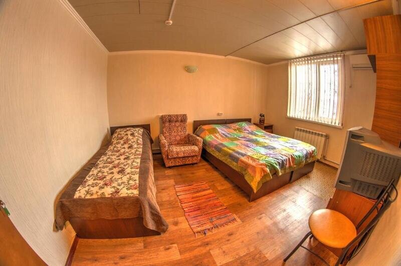 Эконом 3-местный (№9, 2 этаж ресторанного комплекса)