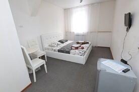 Двухместный номер (одна двуспальная кровать) Номера: 302, База отдыха Теремок, Кичигино