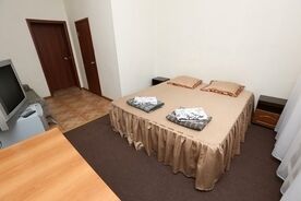 Трёхместный номер Номера: 22, 23, 24, 32, 33, 34, 36, 37, 38, 205, 206, База отдыха Теремок, Кичигино