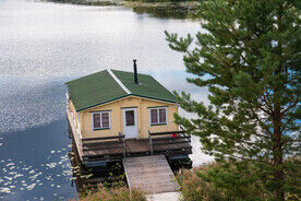 Домик 4-местный на воде с баней, База отдыха Аленушка, Окуловский район
