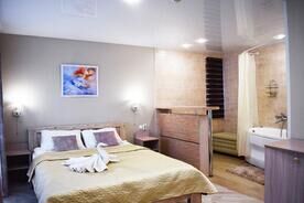 Весь корпус, База отдыха Светлая, Берёзовский