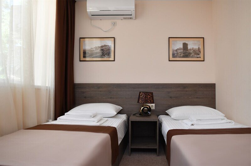 Полулюкс Семейный 4-местный 2-комнатный (юг)