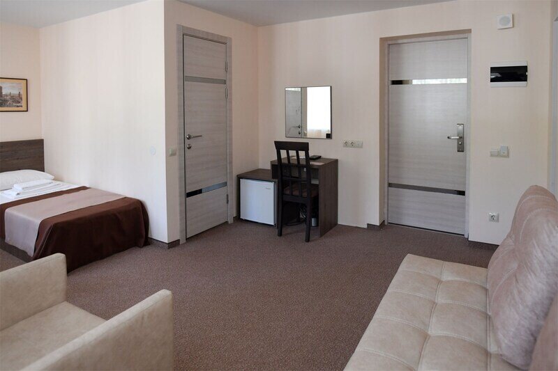 Полулюкс Семейный 4-местный 2-комнатный (юг)