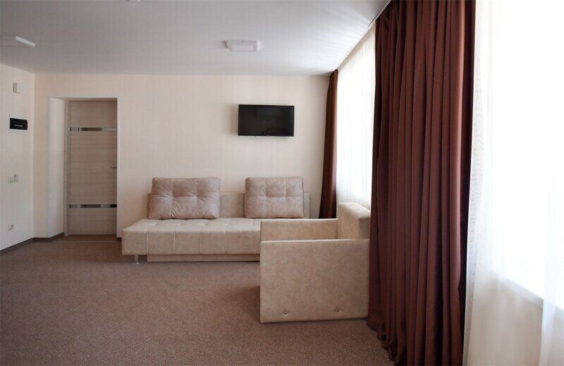 Полулюкс Семейный 4-местный 2-комнатный (юг)