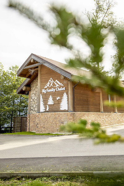 Внешний вид, лето | Big Family Chalet With Jacuzzi, Краснодарский край