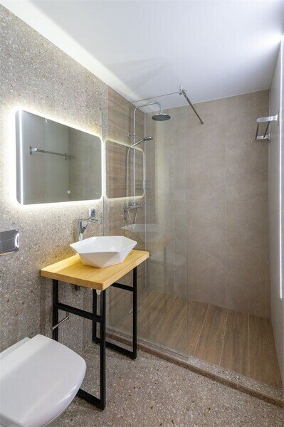 Дом 12-местный 7-комнатный