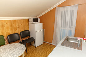 Люкс №10 с кухней и балконом, База отдыха Рассвет, село Паратунка