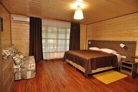 Семейный номер Standard (с балконом), База отдыха Барская усадьба, Каменномостский