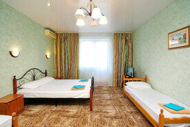 Люкс 4-местный с балконом, Гостевой дом Артемида, Кабардинка