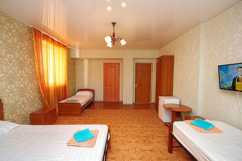 Люкс 4-местный (с балконом)