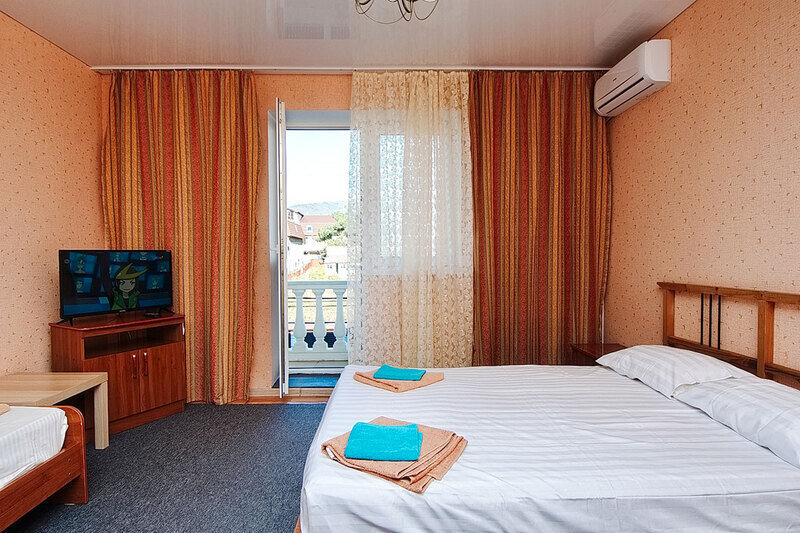 Люкс 4-местный (с балконом)