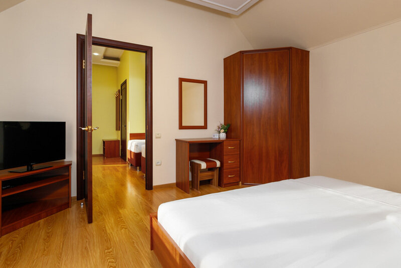 Семейный 5-местный (с балконом, вид на море)