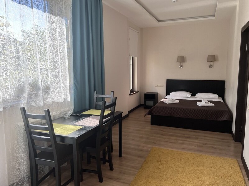 Люкс 4-местный (с видом на горы)