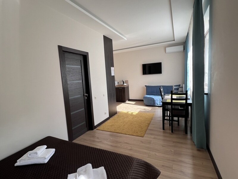 Люкс 4-местный (с видом на горы)