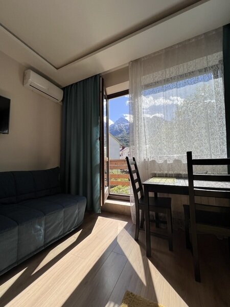 Люкс 4-местный (с видом на горы)