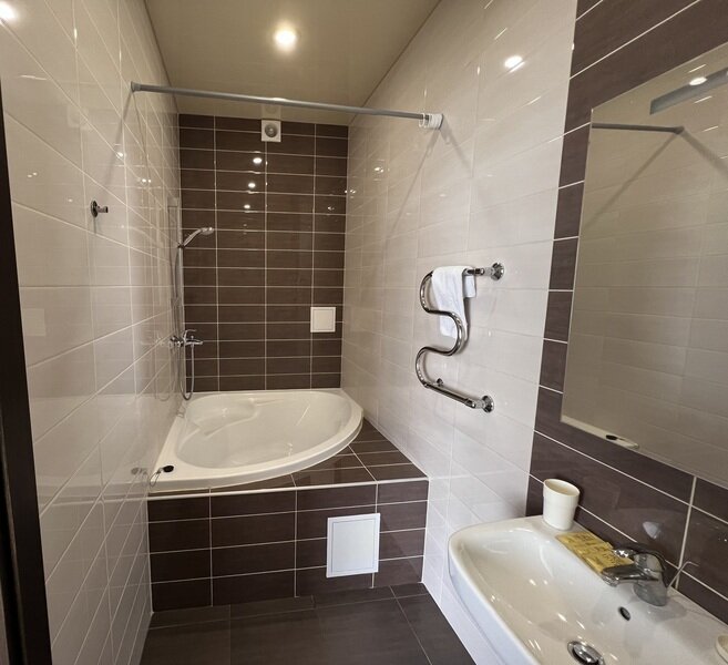 Люкс 4-местный (с видом на горы)