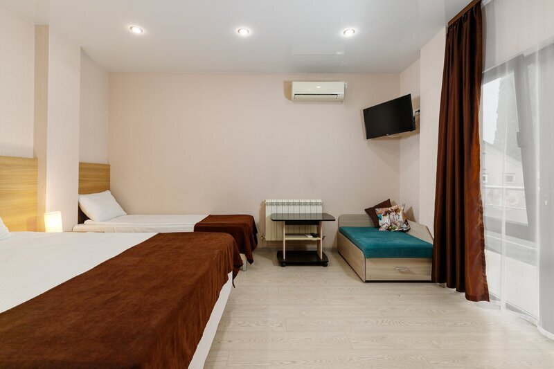 Стандартный 4-местный (DBL, с балконом)