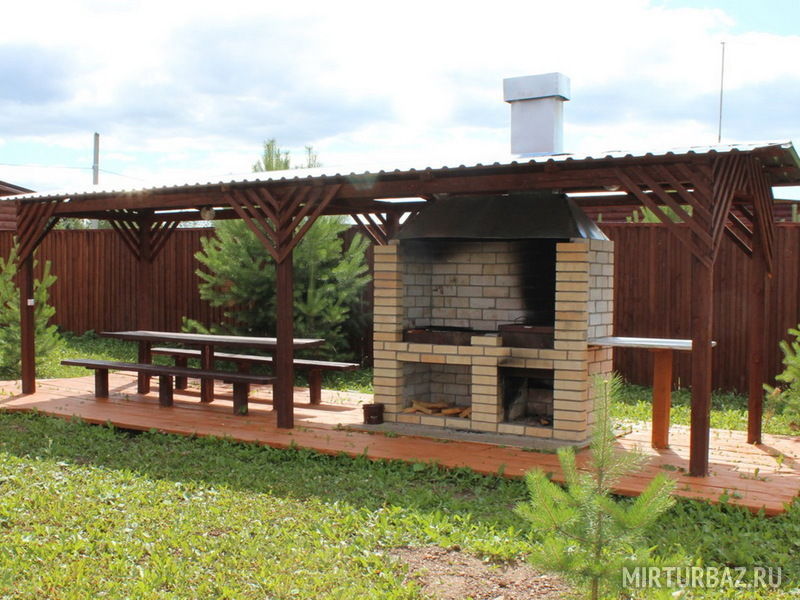 Крытый навес с мангалом и столом