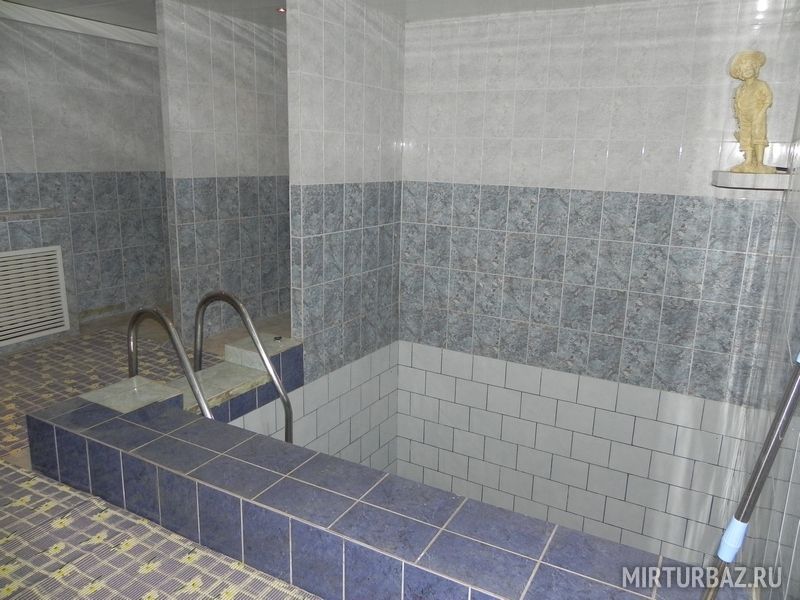 Бассейн с артезианской водой