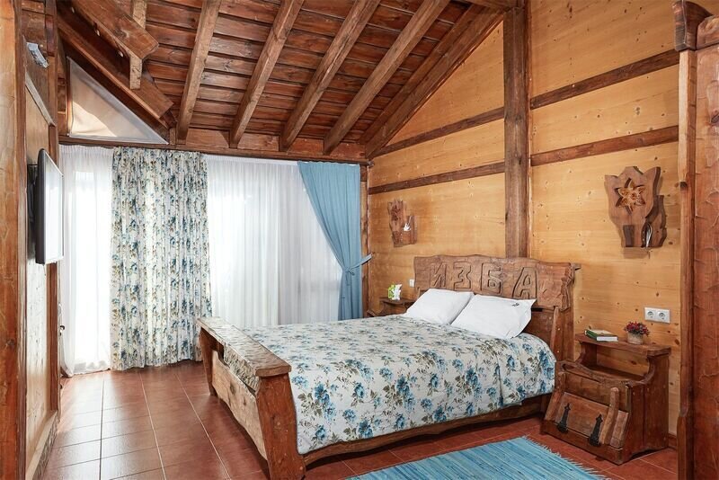 Семейный 4-местный (Люкс Изба)