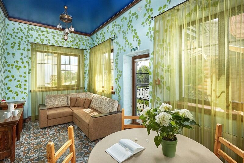 Семейный 5-местный (с террасой и отдельным входом)