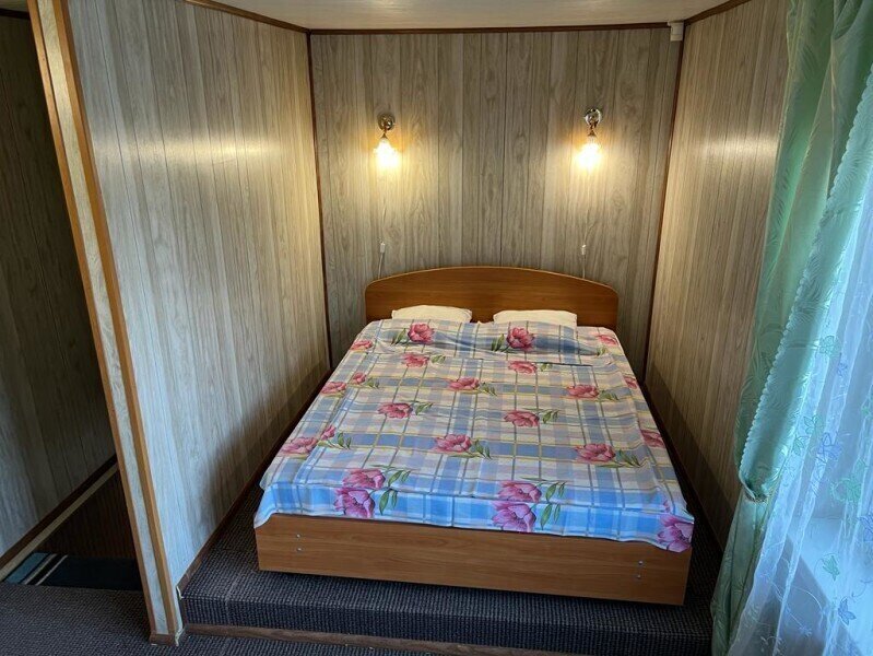 Стандартный плюс 4-местный 3-комнатный 2-этажный домик