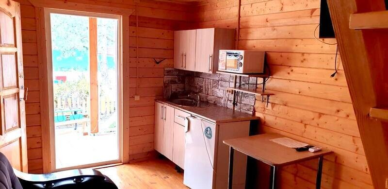 Домик 4-местный (с террасой и балконом)