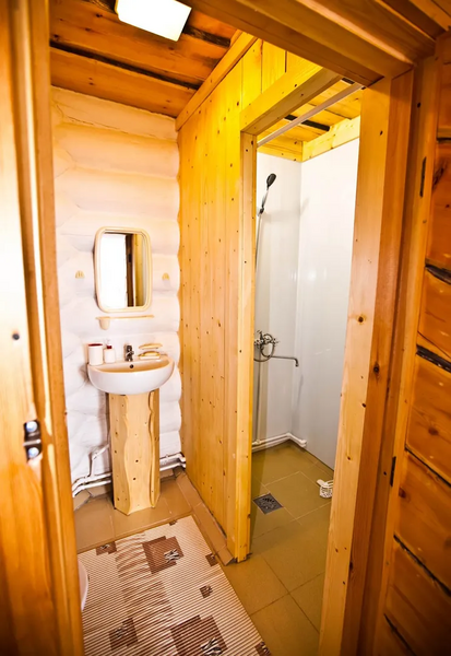 Коттедж 6-местный 3-комнатный (Изба Солнечная)