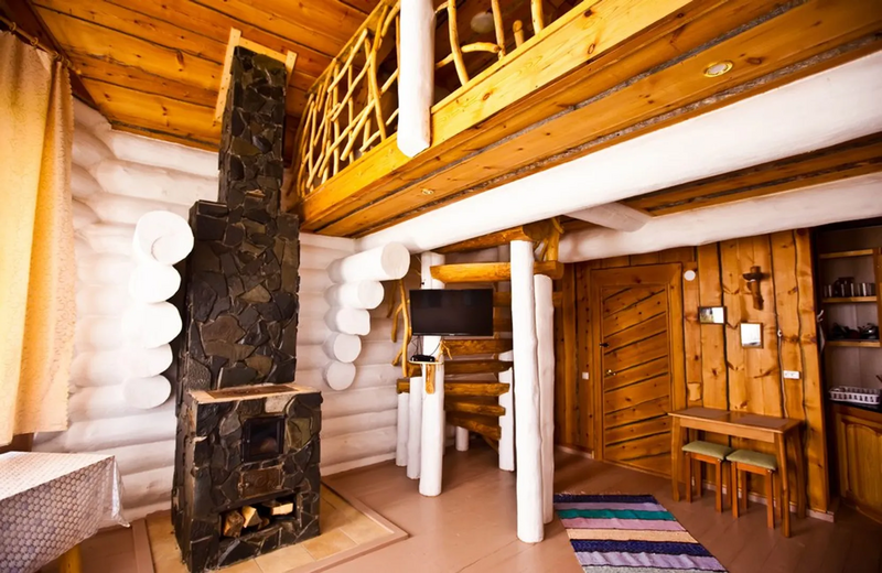 Коттедж 6-местный 3-комнатный (Изба Солнечная)