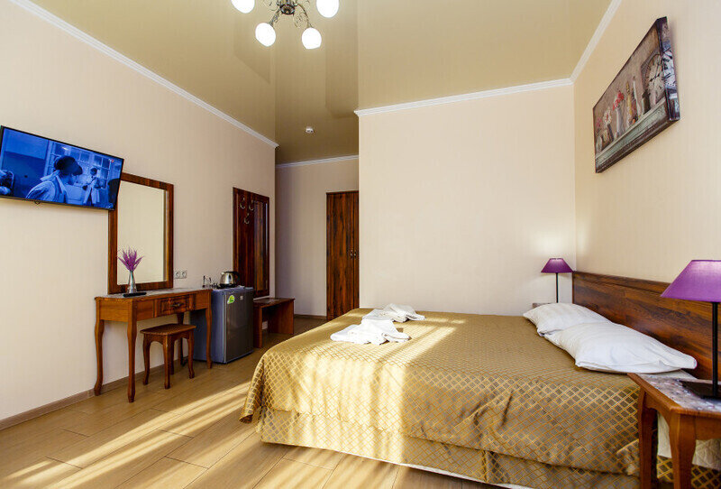 Полулюкс 4-местный 1-комнатный (с балконом)