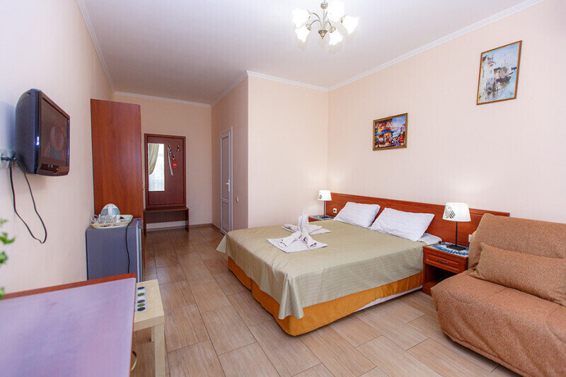 Полулюкс 4-местный 1-комнатный (с балконом)