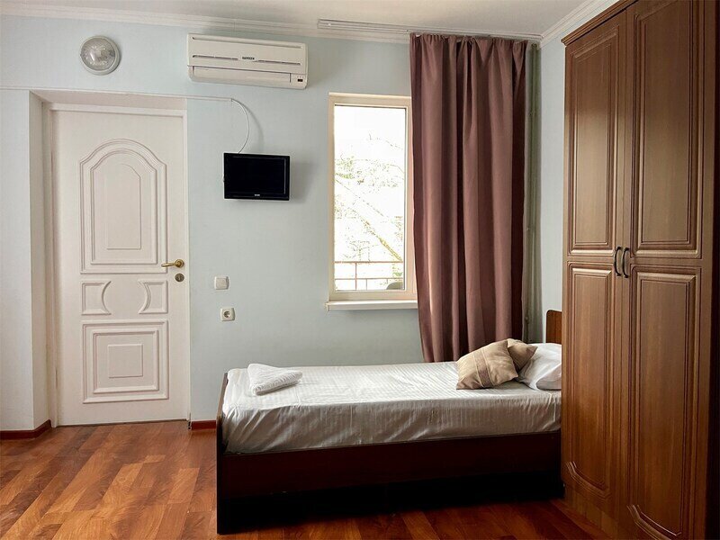 Стандартный 3-местный (с общим балконом)