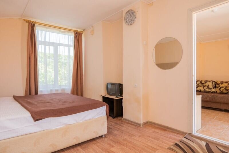 Домик 3-местный 2-комнатный каменный (с видом на море)